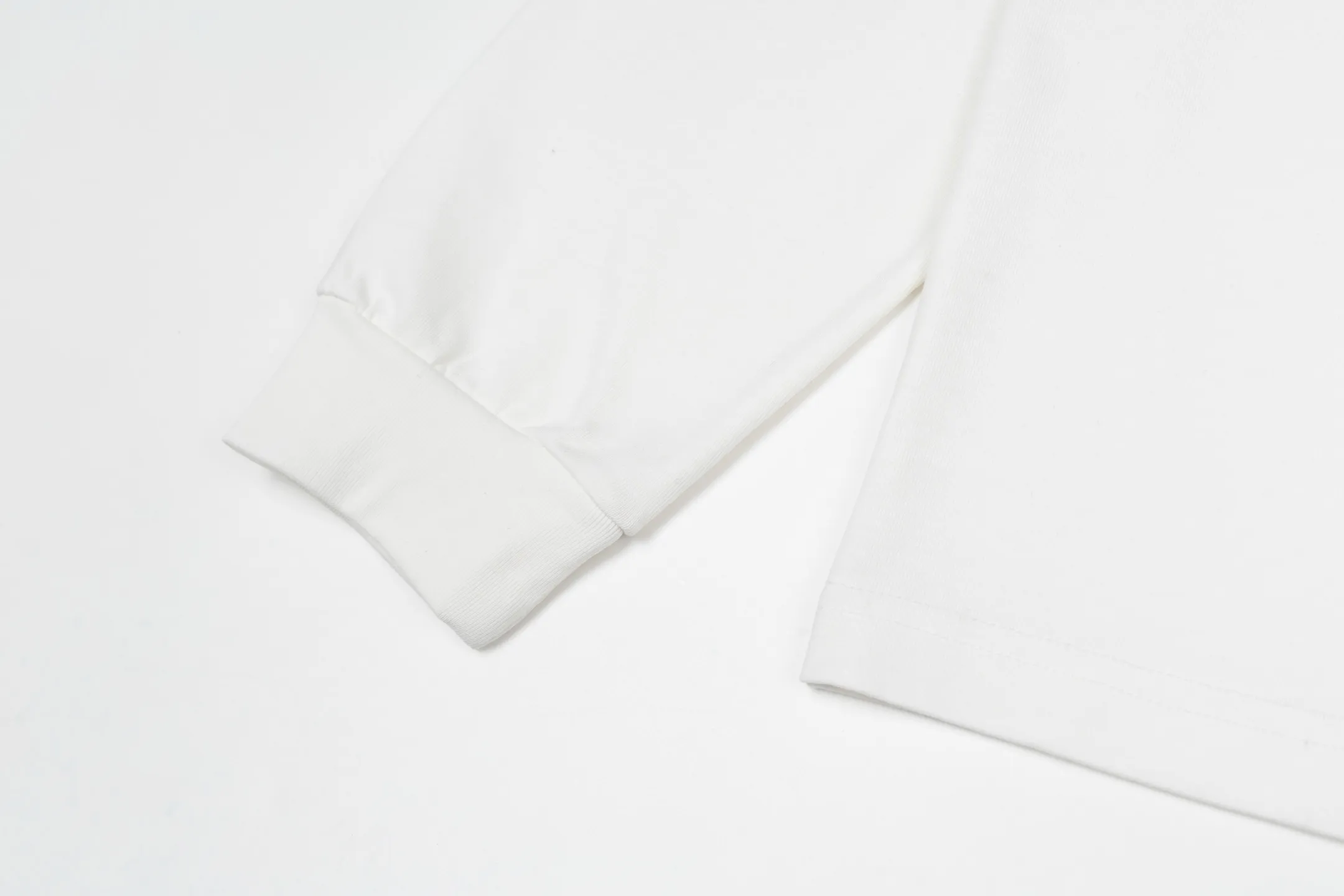 ：F CH 🖤New Arrival 💙💙 ～ ➕ g ～ ！！ ⭐ ！ 😻 Classic ！ CHClassic ！ Color: White Size:S M L XL